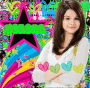 selena en rosa verde azul y amarillo